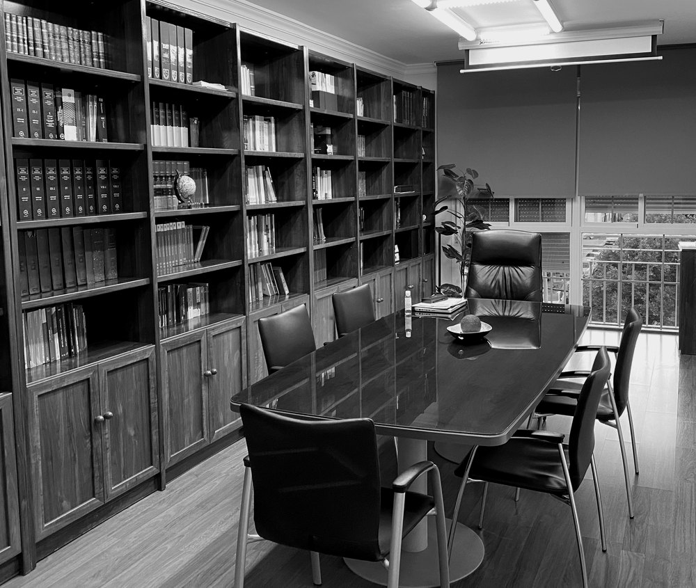 Biblioteca y sala de reuniones de la sede de Melilla